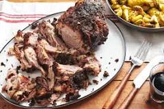 What is the best temperature to cook a pork shoulder?
