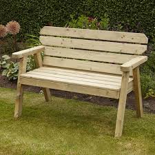 what garden furniture can be left