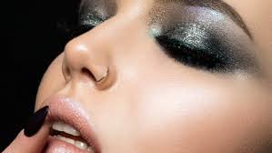 do a perfect smokey eye for prom with