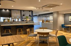 The holiday inn express format is at the top end of the budget hotel market with a similar product to the uk's leading hotel brand (in terms of like all holiday inn express franchise hotels you get a complementary breakfast buffet. Restaurant Bar In Bexleyheath Holiday Inn London Bexley