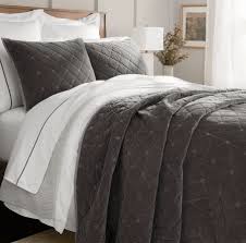 what color comforter goes with a gray