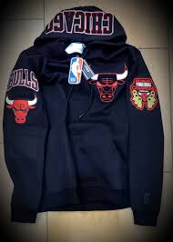 Men's fanatics branded black chicago bulls primary team. Bulls Black Hoodie At The Mister Shop Since 1948