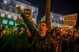 14 detenidos y nueve heridos en las cargas y altercados durante la  concentración en apoyo a Pablo Hasél en Madrid