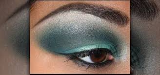how to use aqua and dark blue green eye
