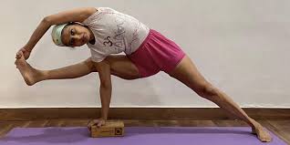 iyengar yoga focuses on the structural