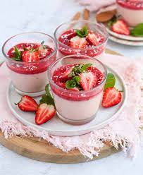 strawberry panna cotta with strawberry