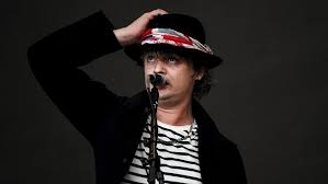 Pete's appearance is a far cry from his days as the libertines and babyshambles frontman (picture: Pete Doherty Boyong Konselor Rehab Selama Konser