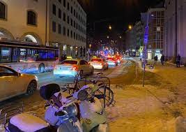 Taxis may carry up to 9 passengers, and charge the same rate regardless of the number of passengers. 130 Taxis Demonstrieren In Munchen
