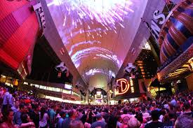 how safe is fremont street at night