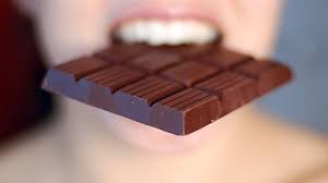 Resultado de imagen para imagenes de comer chocolate