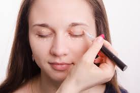 don t use liquid foundation on eyelids