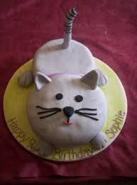 You are celebrating the birthday of your pet cat you should make a cake that they can eat with pleasure. Cat Cakes Decoration Ideas Little Birthday Cakes