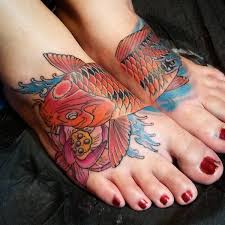 4 tatuajes de flor de loto y peces koi en pecho y brazo. Koi Fish Tattoo Significado Y Disenos Tatuajeclub Com