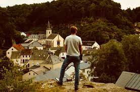 Capitani» sur Netflix : enquête nerveuse et addictive dans un village  luxembourgeois - Le Parisien