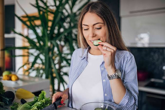 6 Health Benefits of Cucumbers, Plus Facts and Nutrition