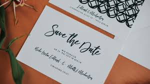 Verwenden sie je nach anlass die passende sprache für ihren einladungstext. Originelle Save The Date Karten Fur Eure Hochzeit Weddyplace