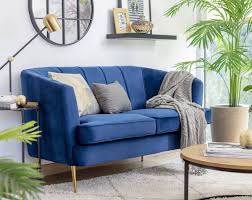 combinar tu sofá y sillas azules