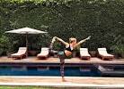 Resultado de imagem para rosie huntington-whiteley yoga