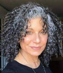 How to style wavy hair. 8 Tips For Women With Gray Curly Hair To Embrace Its Natural Color And Texture