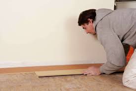 how to keep laminate flooring square