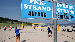 Schweriner Volleyball-Damen trainieren am Usedomer FKK-Strand
