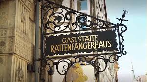 Seit 1917 ist das haus im besitz der stadt hameln. Rattenfangerhaus Hameln Tradition Mit Einem Ende Weser Food