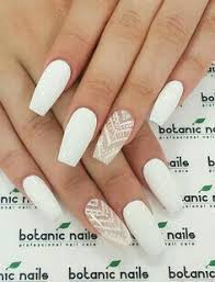 Diseños de uñas acrílicas súper fáciles, ¡y mucho más! Unas De Acrilico Color Blancas Manicura De Unas Unas Para Novia Unas Esculpidas