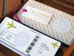We decided to do a custom version of a boarding pass and the result was absolute gorgeous and surprisingly affordable! Boarding Pass Hochzeitskarte Fur Geldgeschenke Karte Hochzeit Geldgeschenke Hochzeit Geldgeschenk Hochzeit Verpacken