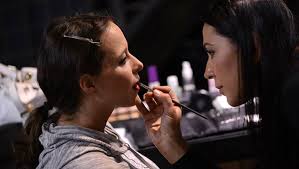 how to become a makeup artist