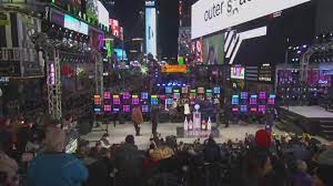 Times Square ball drop welcomes 2022 ...