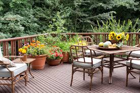 6 tips for choosing deck colors that