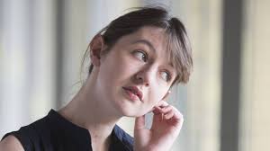 The church of sally rooney started to form around the release of her first novel, conversations with friends, in 2017. Schriftstellerin Sally Rooney Und Ihre Generation