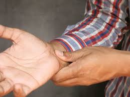 pinched nerve in the arm causes and