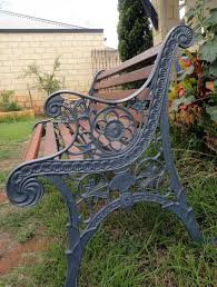 The Cast Iron Garden Bench I Red