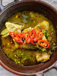 Kuah gulai yang kental dan tekstur daging kepala ikan yang lembut membuat setiap orang ketagihan saat menyantapnya dengan nasi panas dan sambal hijau. Resep Gulai Kepala Ikan Gurami Pedas Lifestyle Fimela Com