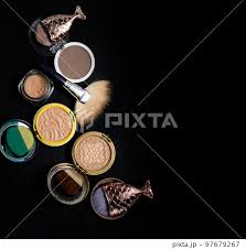 bronze powder with makeup brushes