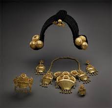 gold jewelry and fashioning women s