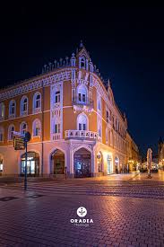 Oradea Heritage - Noi abia așteptăm să admirăm Palatului Rimanóczy Kálmán Senior învăluit de lumina arhitecturală! Voi? 👉Află mai multe despre proiect, aici: <a href=