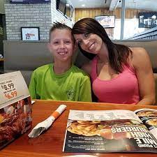 moms eat free at hooters this mother s