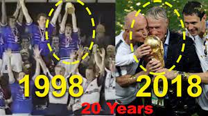 Wm 1998 in frankreich, finale, paris; France In 1998 Didier Deschamps Lifting The Trophy Fifa Worldcup 1998 Youtube