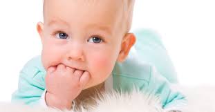 1 von 2.000 babys) werden tatsächlich bereits mit ersten zähnchen geboren. Wenn Babys Zahnen 6 Tipps Fur Schnelle Linderung Familie De