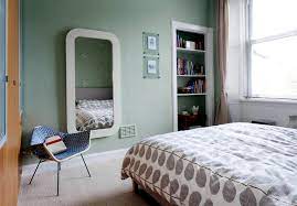 bright green wall paint and bedding