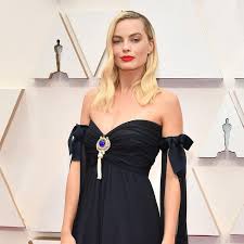 Her mother, sarie kessler, is a physiotherapist, and her father, is doug robbie. Margot Robbie To Star In Disney S New Pirates Of The Caribbean Movie Esquire Middle East