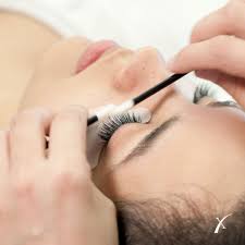 7 reasons to remove eyelash extensions