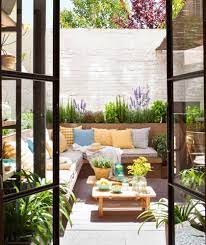 Dale un vistazo a estas ideas para decorar tu balcón o terraza para podes combinar estas importantes cualidades. Un Banco Muy Versatil Decoracion De Patio Diseno De Terraza Diseno De Patio