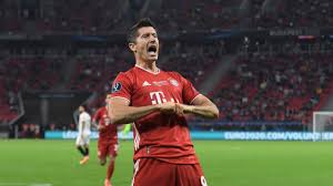Robert lewandowski scored twice but poland could not complete a comeback and conceded a late winner as they tumbled out of euro 2020 against sweden, while spain thumped slovakia to go. 5 Tore In 4 Spielen Lewandowski Der Rekord Countdown Lauft Bundesliga Bild De