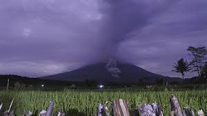 Semeru or mount semeru (indonesian: Kondisi Dan Status Terkini Gunung Semeru Guguran Lava Pijar Masih Tinggi Regional Liputan6 Com
