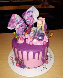Tweens and young teens absolutely love jojo siwa. I Love The Jojo Bow Added As A Cake Topper Jojo Siwa Birthday Cake 7th Birthday Cakes Birthday Party Cake