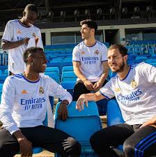 Die königlichen bleiben natürlich auch 2021/22 weiß! Sergio Ramos Absent From Real Madrid S 2021 22 Kit Launch Football Espana