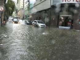 Chuva forte alaga vias em Porto Alegre – Rádio Guaíba